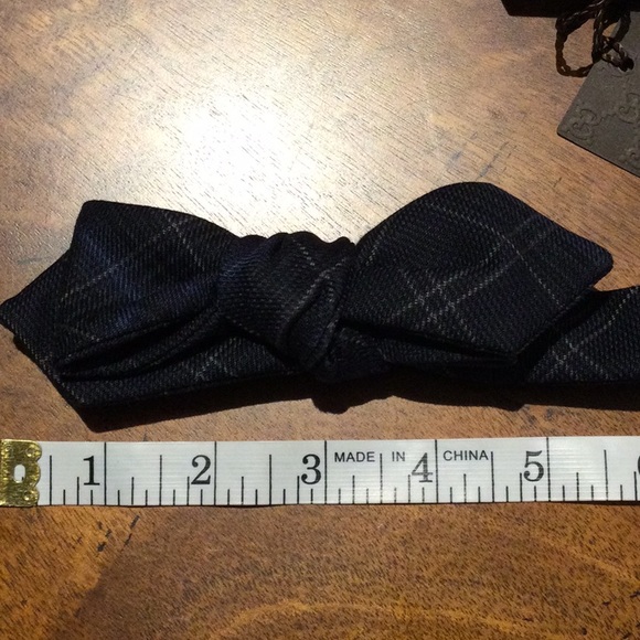 NWT $165 GUCCI MEN'S BOW TIE  COMES WITH BOX - Picture 8 of 8